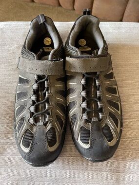 Body Geometry Men's Bike Athletic Shoes in Gray/Black Size 46